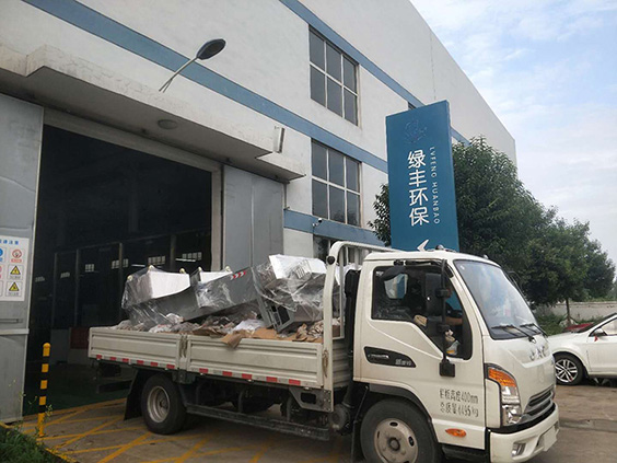 發貨通知：上?？蛻粲嗁徫鬯幚碓O備機械格柵已發貨